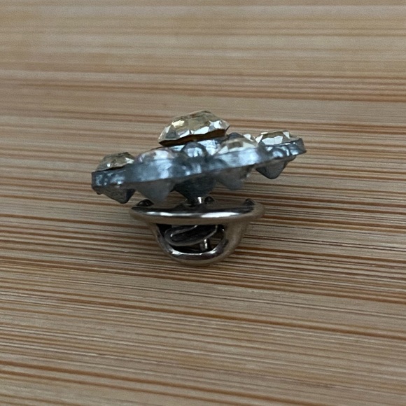 Small Vintage Blue and Clear Crystal Brooch Pin - Picture 5 of 9